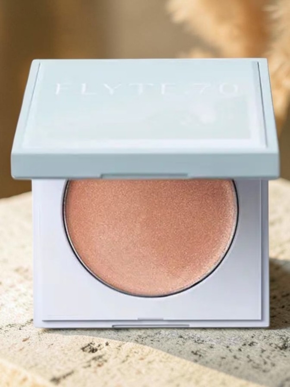 FLYTE 70 GLOWBACK Lucent Light Creme - To Powder Highlights